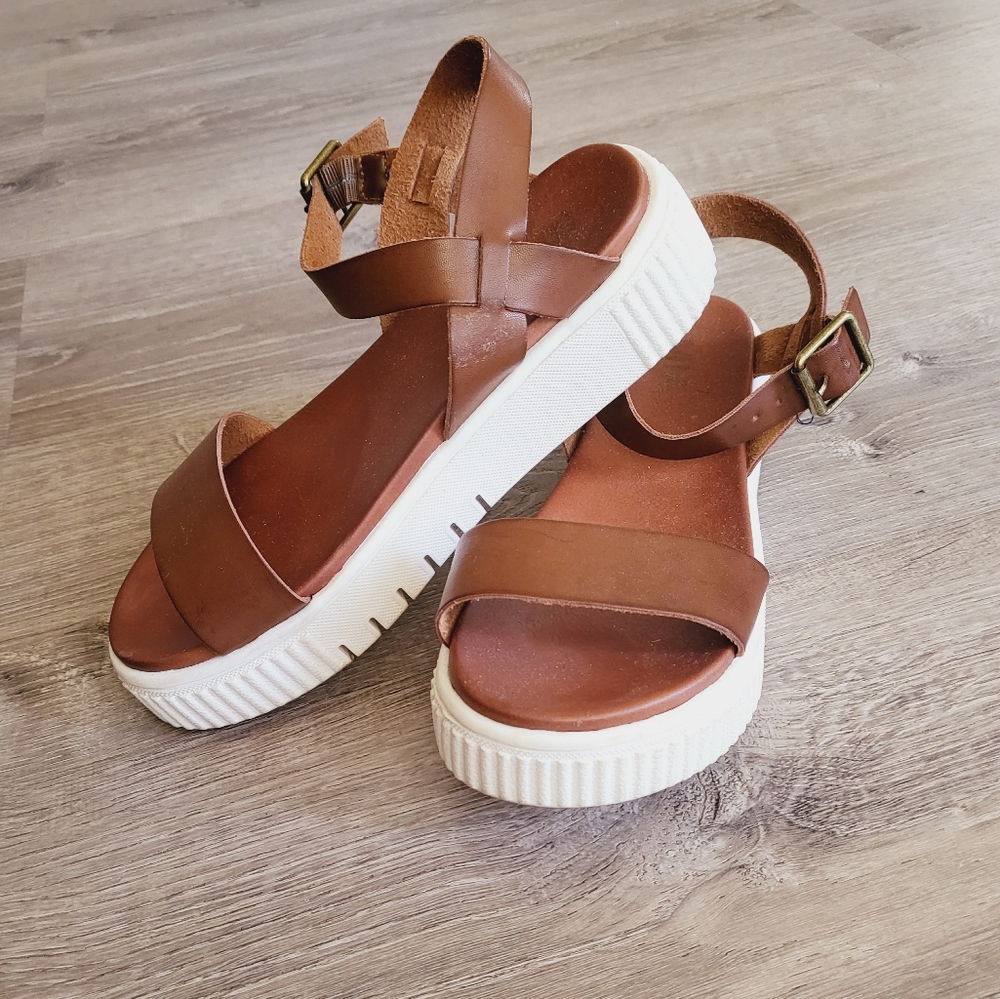  Mia Womens Buckle Ankle Platform Brown leader. Size 7